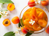 Пряный компот из абрикосов