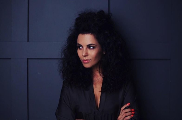 Настя Каменских показала фигуру в купальнике