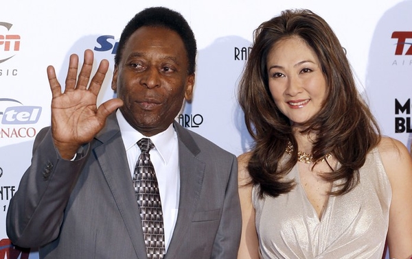 75-летний Пеле женился на 50-летней возлюбленной