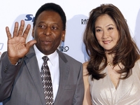 75-летний Пеле женился на 50-летней возлюбленной