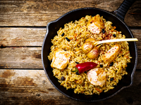 Плов с курицей и чесноком