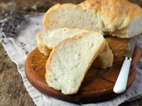 Французский хлеб с медом и лавандой