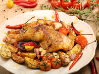 Запеченные куриные ножки с летними овощами