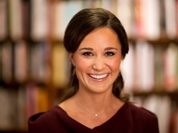 Пипа Миддлтон показала помолвочное кольцо