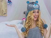 Певица Alyosha завела видео-блог о беременности