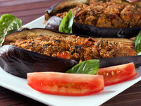 Фаршированные баклажаны с мясом и овощами