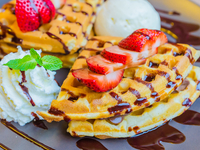 Блины с фруктами: три рецепта для завтрака