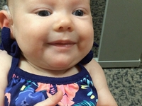 Реакция малышки, которая впервые услышала мамин голос: видео