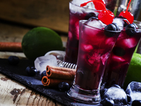 Ягодная настойка с корицей