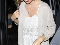 Миранда Керр показала помолвочное кольцо с огромным бриллиантом