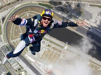 Экстремальный полет без парашюта: американец установил рекорд