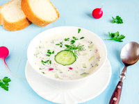 Рецепт окрошки с колбасой: три вкусные идеи