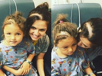 Мать выбрила "шрам" на голове, чтобы поддержать дочку