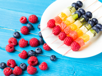 Фрукты на шпажках: ТОП-5 рецептов