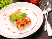 Каннеллони с начинкой из рыбы, грибов и помидоров