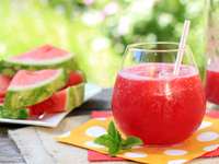 Коктейль из водки и арбуза с лимоном