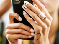 Как продлить жизнь маникюру?