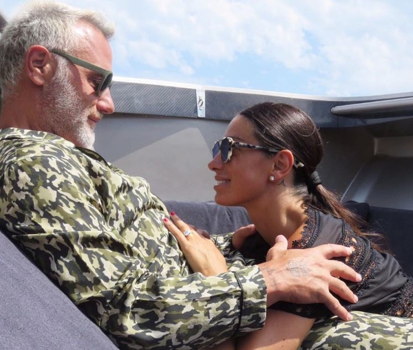 Пародия на "танцующего миллионера" вызвала ажиотаж в Сети