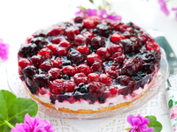 Как приготовить торт с летними ягодами