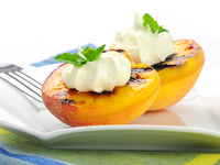 Персики на гриле: три вкусные идеи