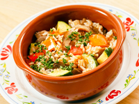 Куриный плов с овощами в горшочках