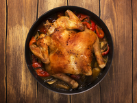 Цыпленок на овощной подушке