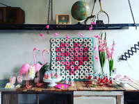 Новый свадебный тренд: стена из пончиков