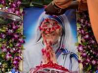 Мать Терезу признали святой: 12 заповедей известной монахини