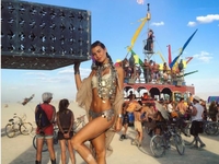 Burning Man 2016: Перри, Хилтон, Делевинь и другие посетили фестиваль