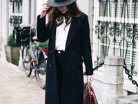 С мужского плеча: как выглядеть женственно в одежде унисекс?