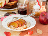 Что приготовить на завтрак осенью: три рецепта из яблок