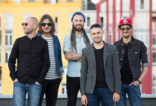 Лидер группы Антитела устроил танцы на крыше