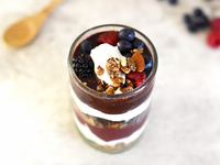 Трайфл с лесными ягодами