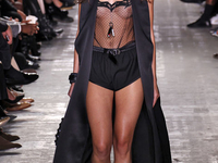 Равнение на обнажение: откровенные образы с Недели моды в Нью-Йорке