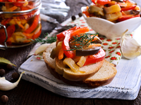 Консервированные баклажаны с перцем