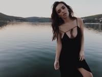 Солистка группы SEREBRO сняла черно-белый клип