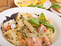 Паста с лососем и сливочно-имбирным соусом