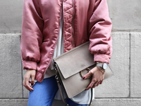 Как носить розовый осенью: пять стильных примеров