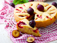 Сливовый пирог в мультиварке