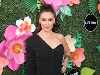 День рождения Алиссы Милано: Что мы знаем о Фиби из "Зачарованных"