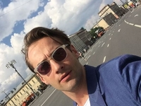 Без бороды и в очках: Шепелев удивил новым имиджем