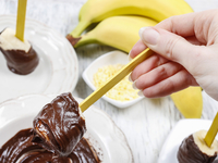 Как приготовить бананы в шоколаде на шпажках