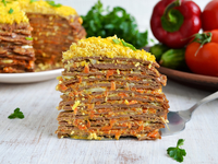 Печеночный торт с яйцом и морковью