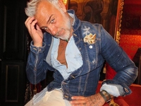 Танцующий миллионер Джанлука Вакки сфотографировался в образе Путина