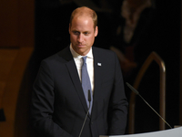 Принц Уильям посвятил в рыцари знаменитого британского певца