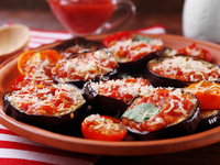 Запеченные баклажаны с помидорами и сыром