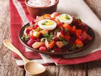 Винегрет с вареным яйцом