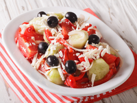 Шопский салат с печеным перцем