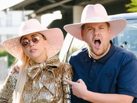 Lady Gaga едва не угодила в ДТП на караоке-машине