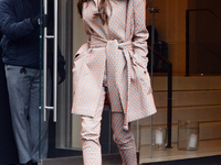 Не только на красной дорожке: стильные образы звезд на каждый день